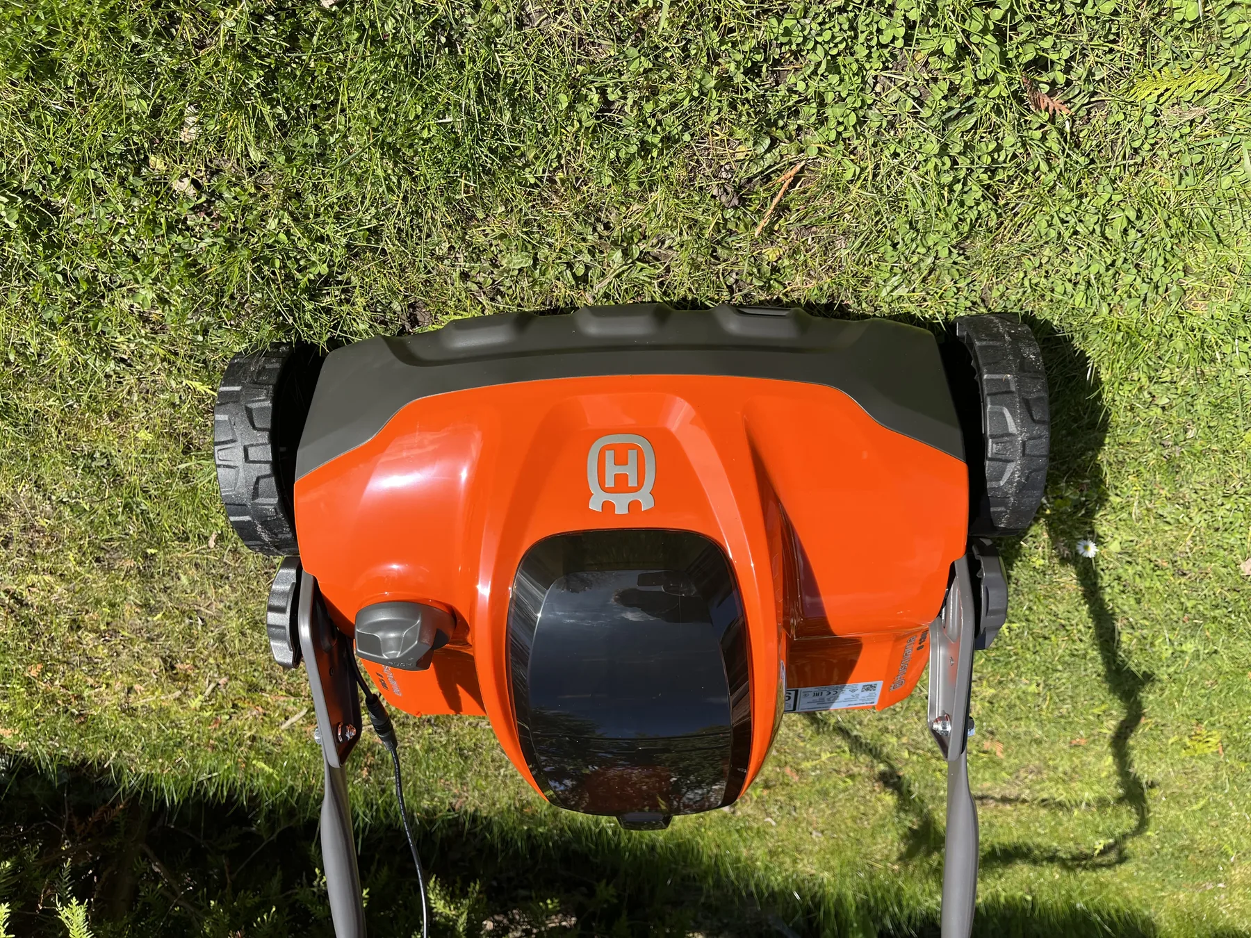 Husqvarna S 138i Akku-Vertikutierer mieten in Bad Oldesloe